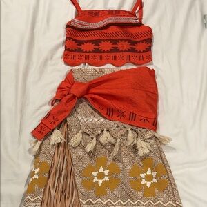 MOANA, Disney Store girls costume. Size 5/6, excellent condition!